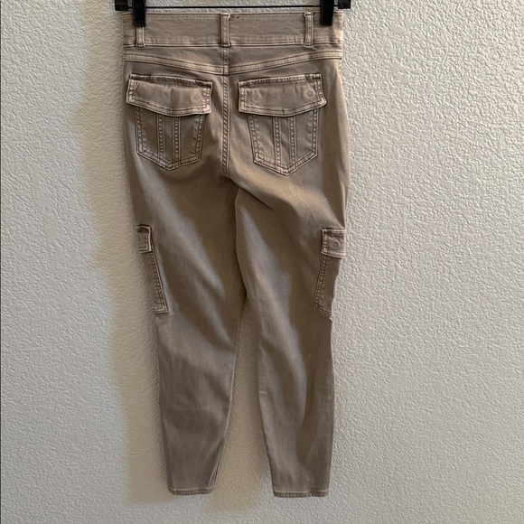 Spanx Dune Grey Stretch Twill High Rise Ankle Skinny Cargo Pants Size Medium - Picture 5 of 8